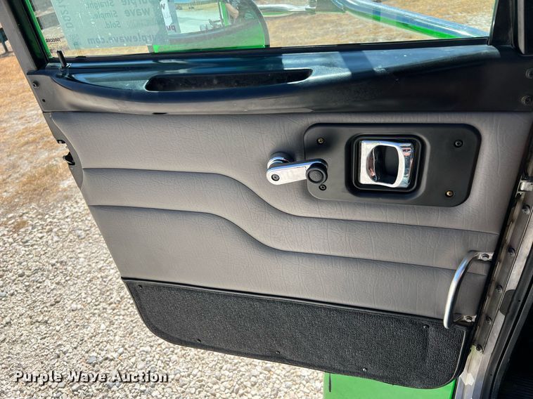 image for item DQ2146 2008 Peterbilt 335  truck cab and chassis