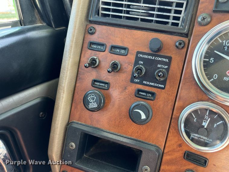 image for item DQ2146 2008 Peterbilt 335  truck cab and chassis