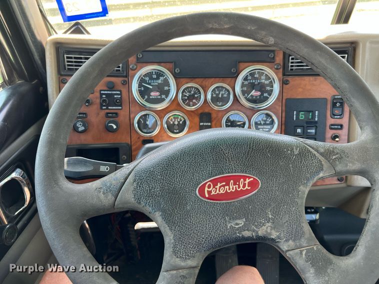 image for item DQ2146 2008 Peterbilt 335  truck cab and chassis