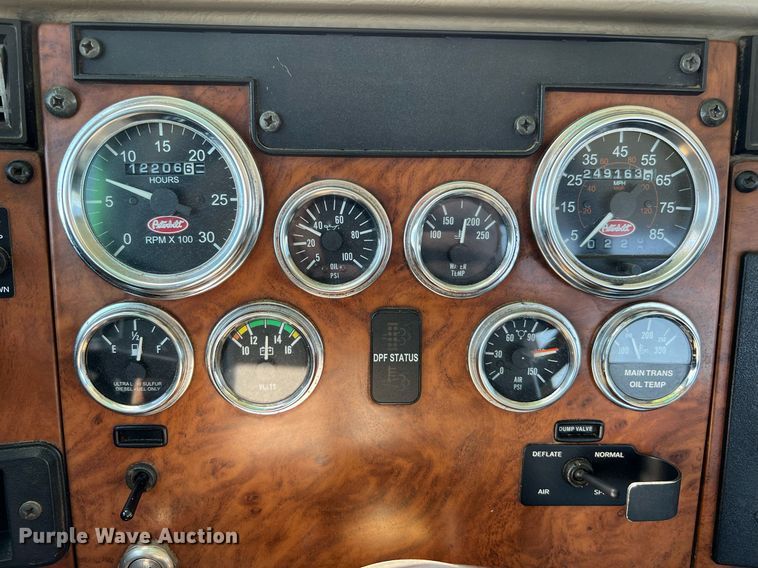 image for item DQ2146 2008 Peterbilt 335  truck cab and chassis