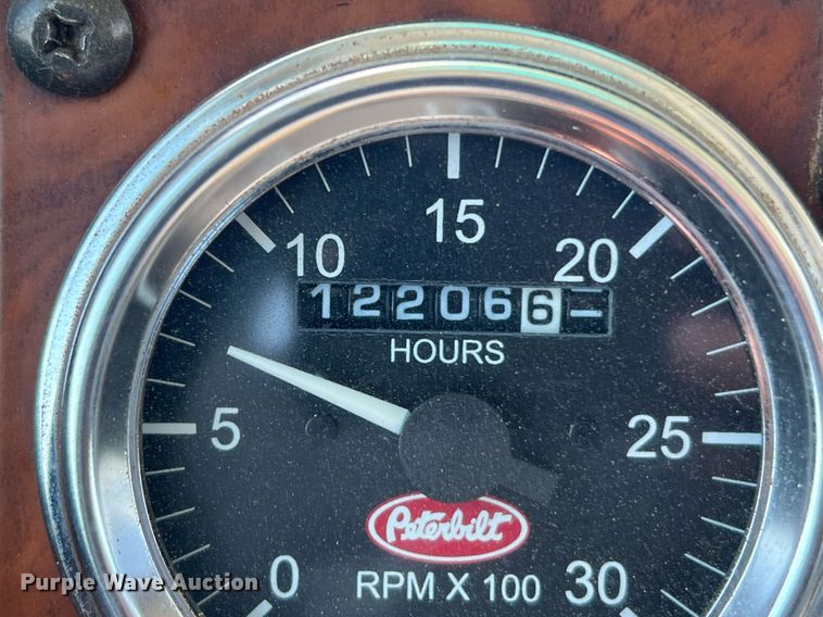 image for item DQ2146 2008 Peterbilt 335  truck cab and chassis