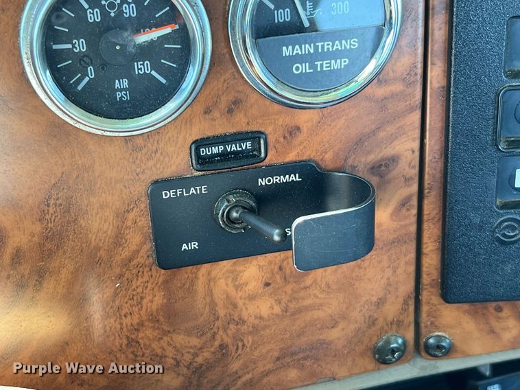 image for item DQ2146 2008 Peterbilt 335  truck cab and chassis