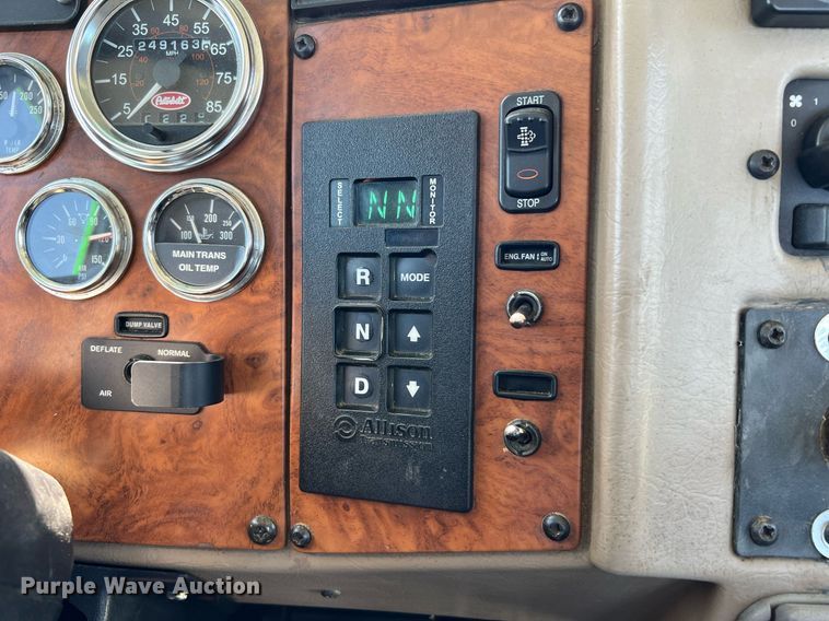 image for item DQ2146 2008 Peterbilt 335  truck cab and chassis