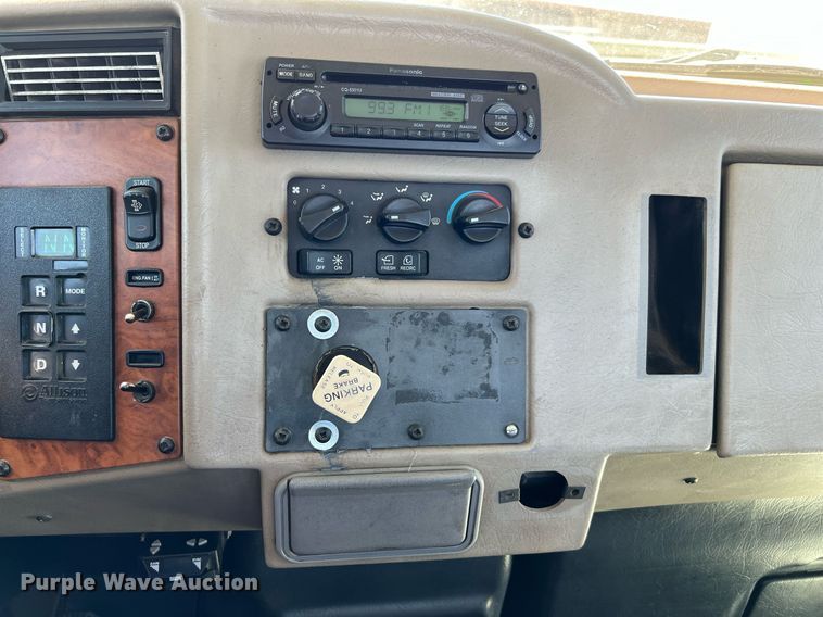 image for item DQ2146 2008 Peterbilt 335  truck cab and chassis