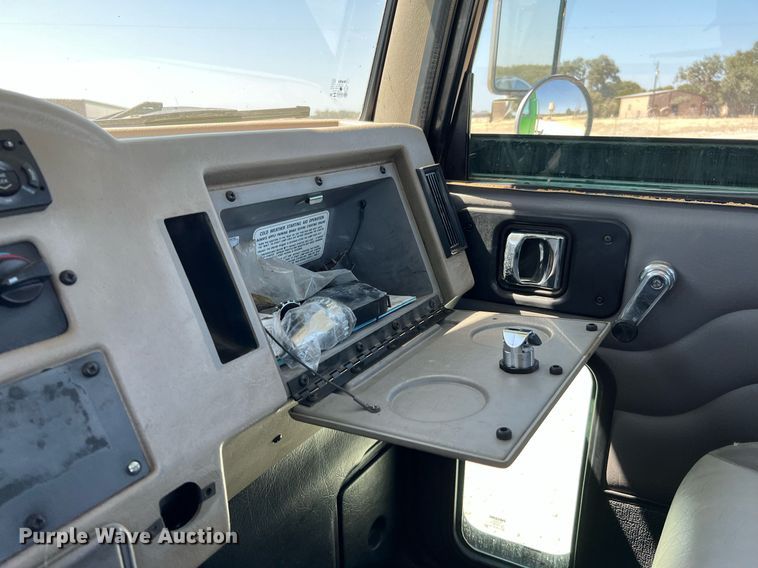 image for item DQ2146 2008 Peterbilt 335  truck cab and chassis