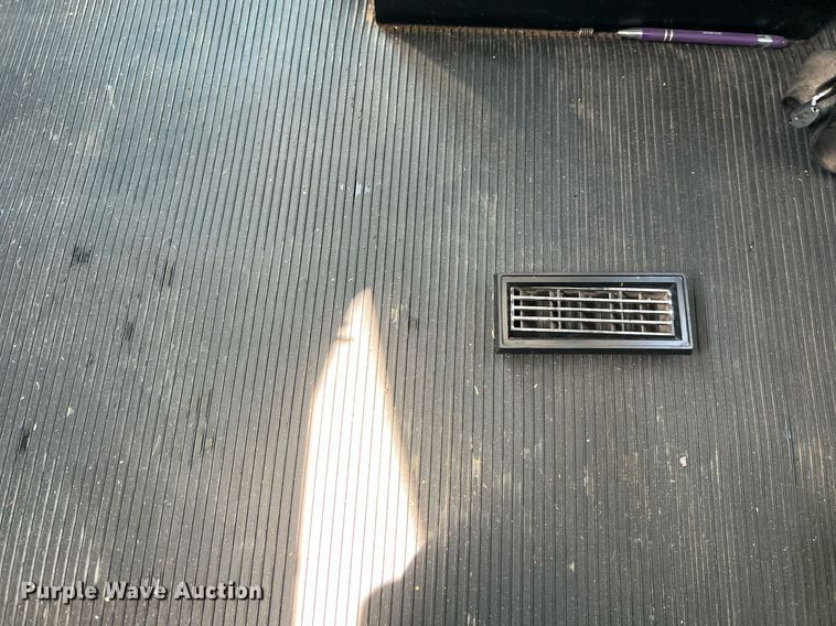 image for item DQ2146 2008 Peterbilt 335  truck cab and chassis