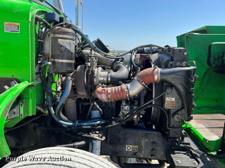 image for item DQ2146 2008 Peterbilt 335  truck cab and chassis