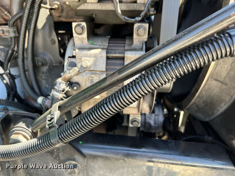 image for item DQ2146 2008 Peterbilt 335  truck cab and chassis