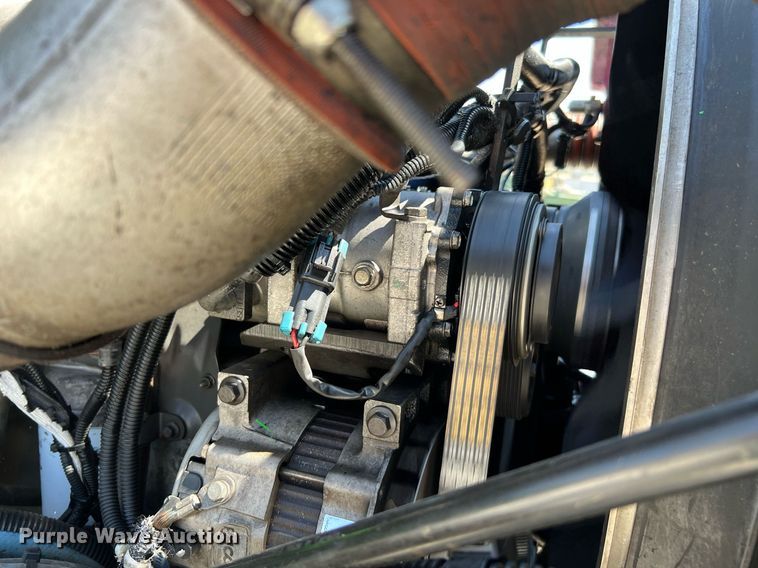 image for item DQ2146 2008 Peterbilt 335  truck cab and chassis