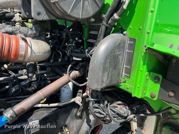 image for item DQ2146 2008 Peterbilt 335  truck cab and chassis