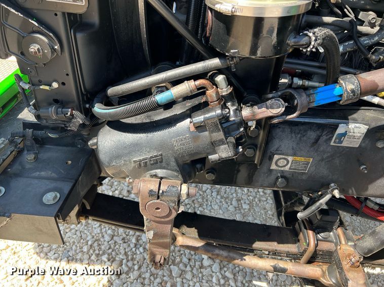 image for item DQ2146 2008 Peterbilt 335  truck cab and chassis