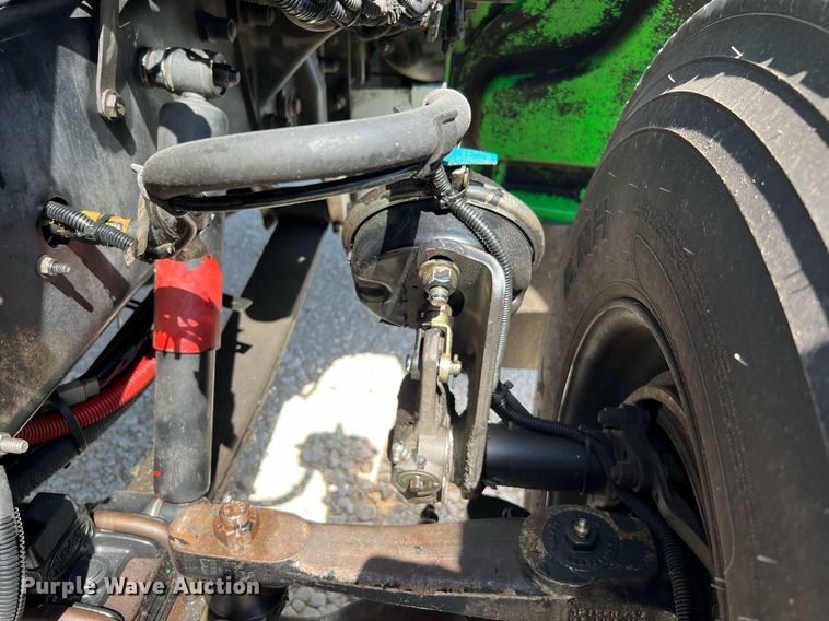 image for item DQ2146 2008 Peterbilt 335  truck cab and chassis