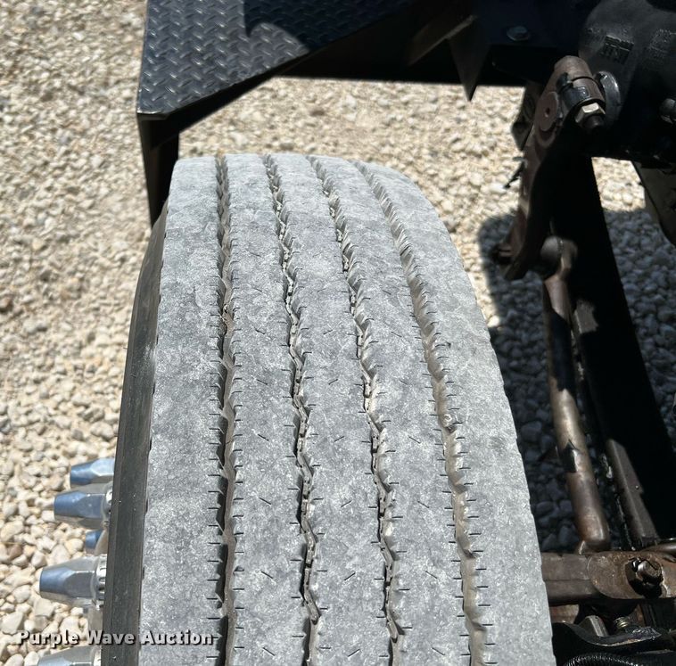 image for item DQ2146 2008 Peterbilt 335  truck cab and chassis