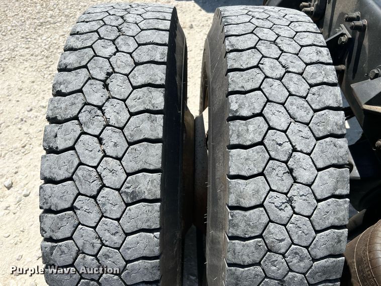 image for item DQ2146 2008 Peterbilt 335  truck cab and chassis