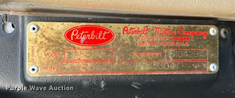 image for item DQ2146 2008 Peterbilt 335  truck cab and chassis