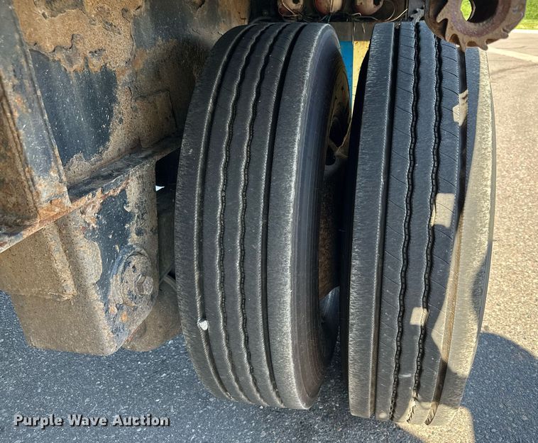 image for item DQ7337 1997 Transcraft Eagle W2  flatbed trailer