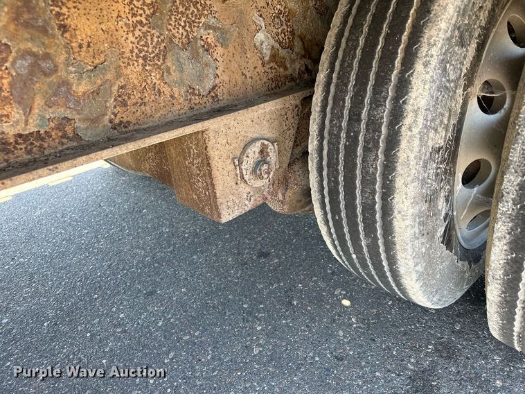 image for item DQ7338 2004 Transcraft D Eagle W2  drop deck trailer