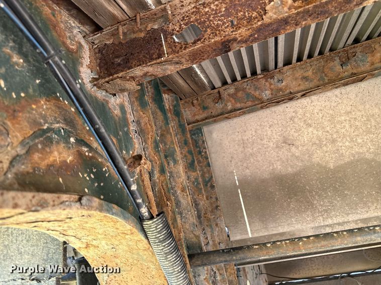 image for item DQ7338 2004 Transcraft D Eagle W2  drop deck trailer