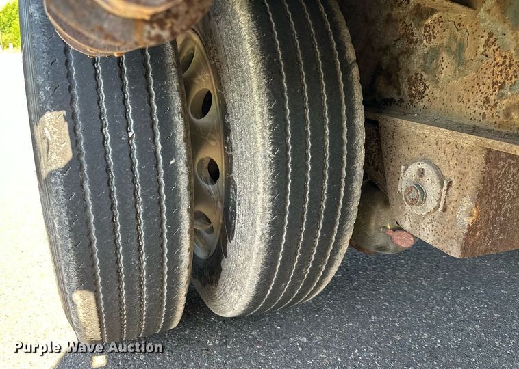 image for item DQ7338 2004 Transcraft D Eagle W2  drop deck trailer