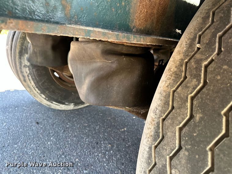 image for item DQ7340 1988 Transcraft  flatbed trailer