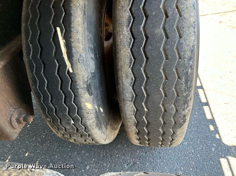 image for item DQ7340 1988 Transcraft  flatbed trailer