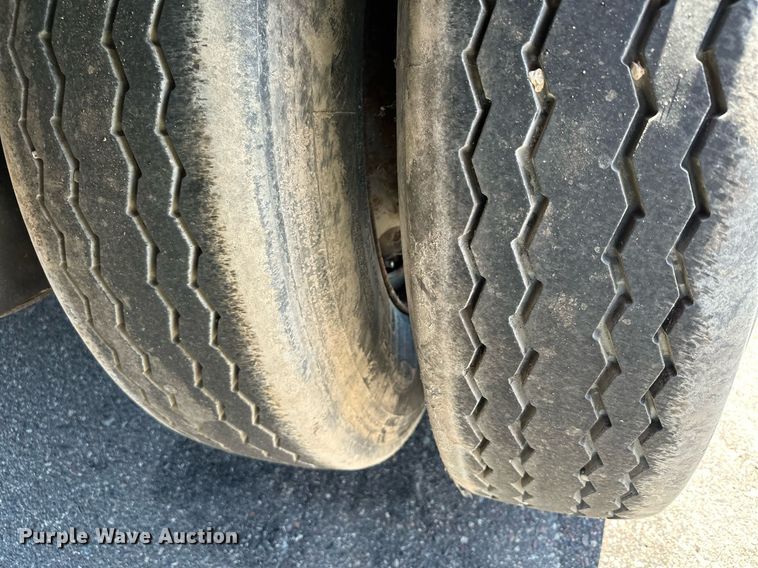 image for item DQ7340 1988 Transcraft  flatbed trailer