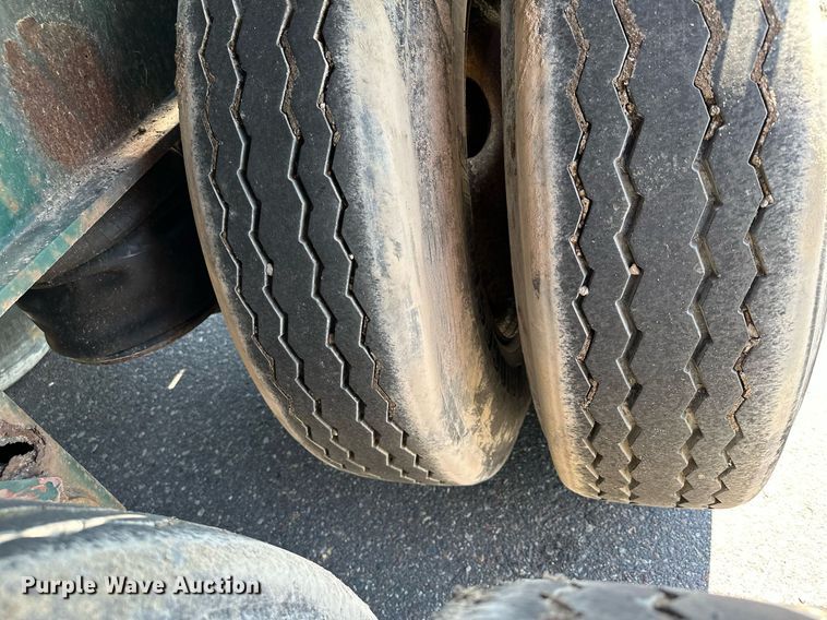 image for item DQ7340 1988 Transcraft  flatbed trailer