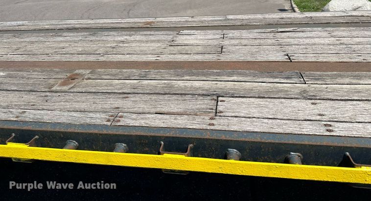 image for item DQ7341 1996 Talbert  flatbed trailer