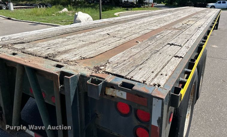 image for item DQ7341 1996 Talbert  flatbed trailer