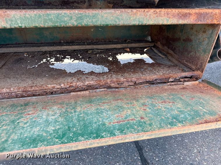 image for item DQ7341 1996 Talbert  flatbed trailer