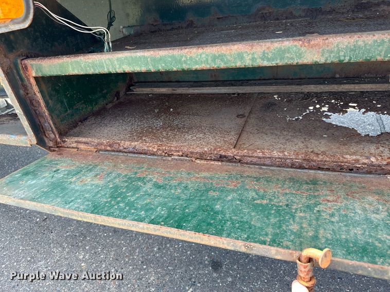 image for item DQ7341 1996 Talbert  flatbed trailer