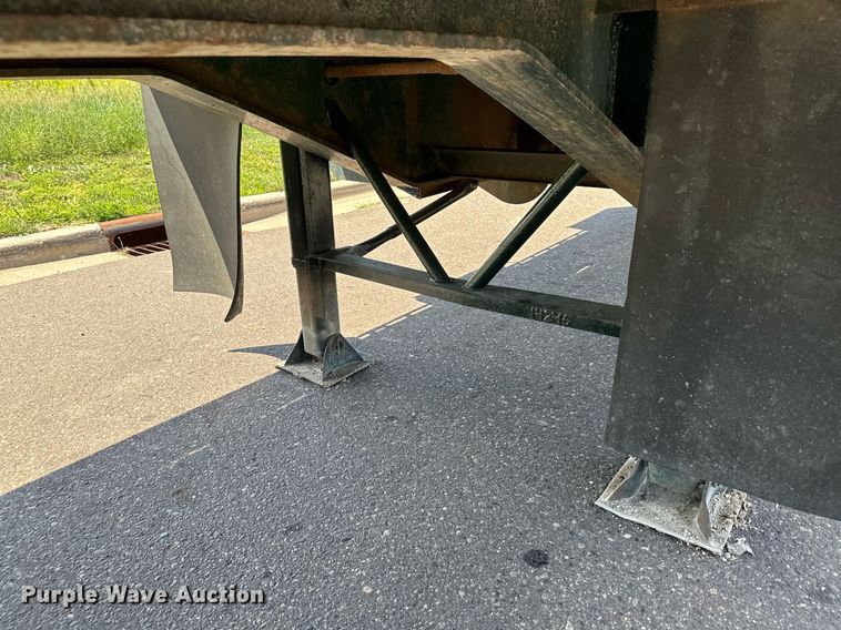 image for item DQ7341 1996 Talbert  flatbed trailer