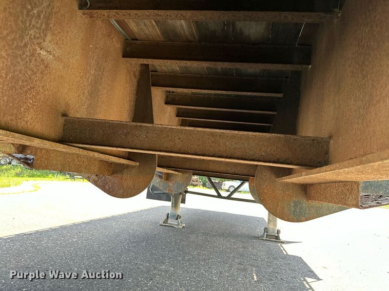 image for item DQ7341 1996 Talbert  flatbed trailer