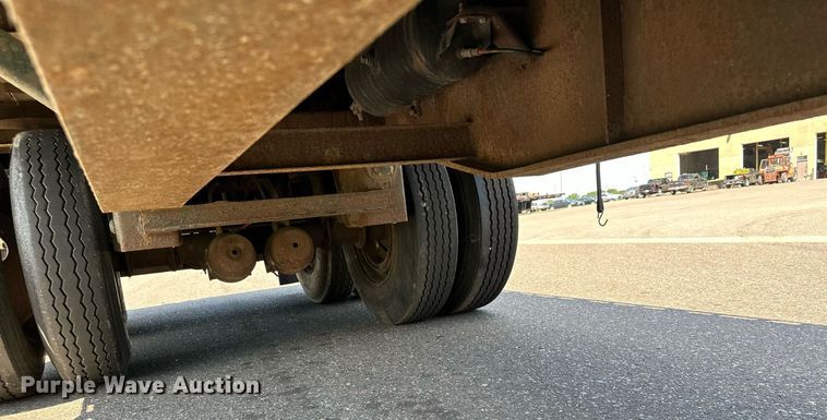 image for item DQ7341 1996 Talbert  flatbed trailer