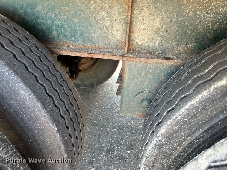 image for item DQ7341 1996 Talbert  flatbed trailer