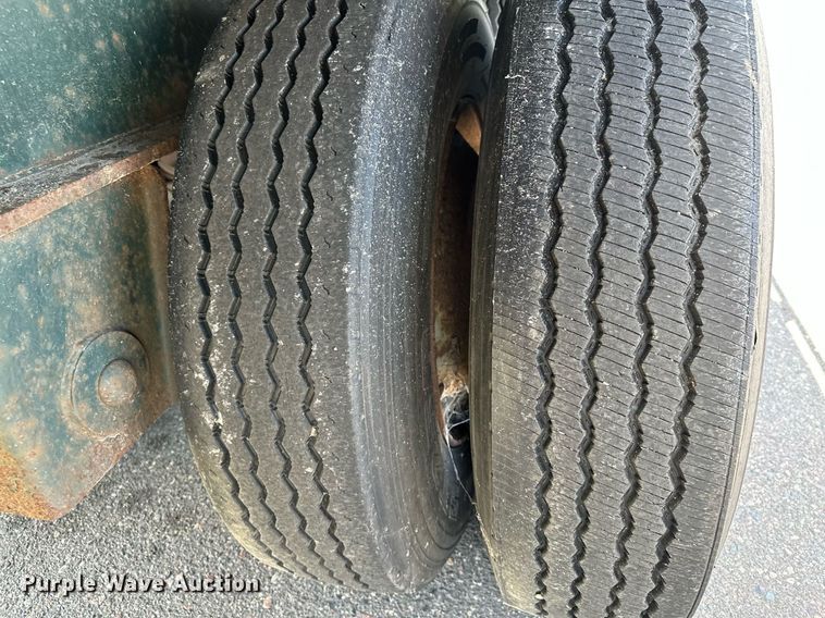 image for item DQ7341 1996 Talbert  flatbed trailer