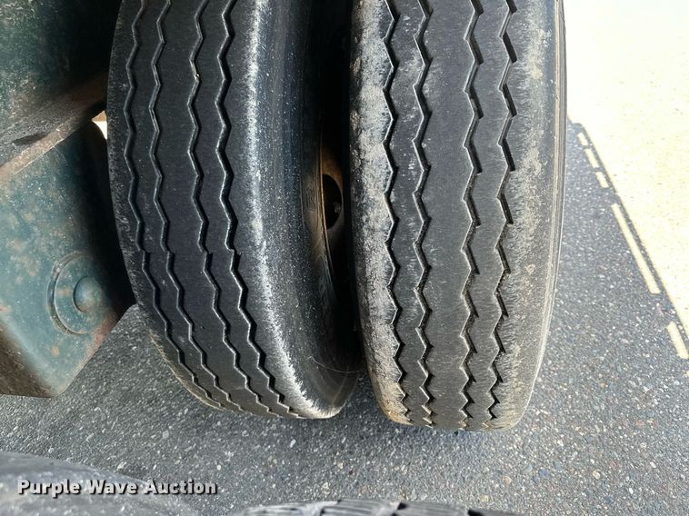 image for item DQ7341 1996 Talbert  flatbed trailer