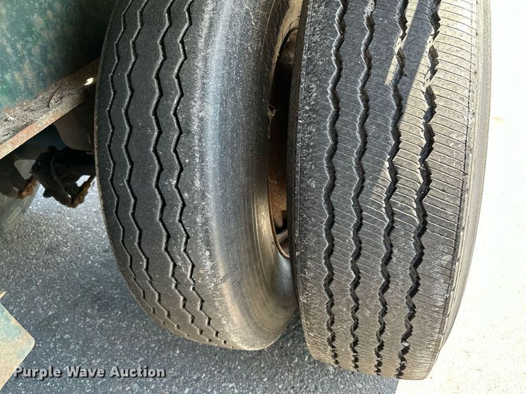 image for item DQ7341 1996 Talbert  flatbed trailer