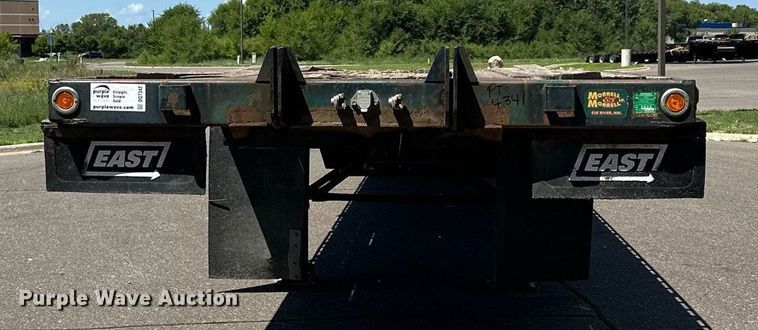 image for item DQ7342 1995 Talbert  flatbed trailer