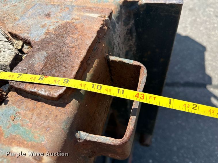 image for item DQ7342 1995 Talbert  flatbed trailer