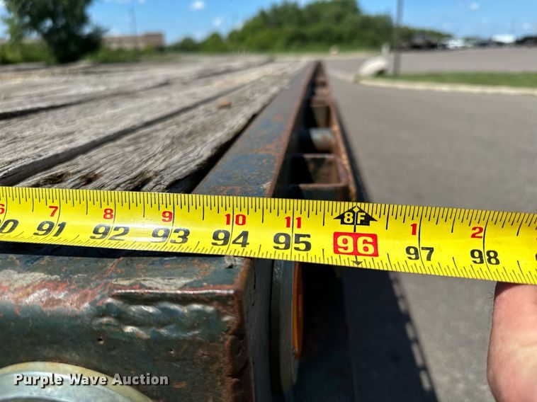 image for item DQ7342 1995 Talbert  flatbed trailer