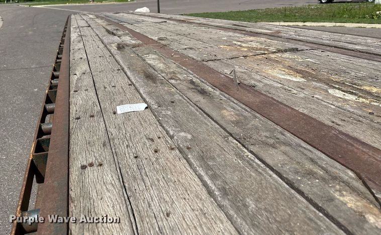 image for item DQ7342 1995 Talbert  flatbed trailer