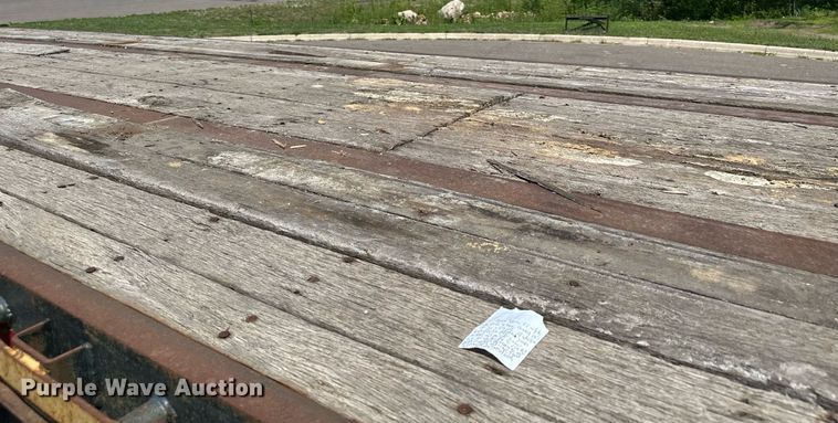 image for item DQ7342 1995 Talbert  flatbed trailer