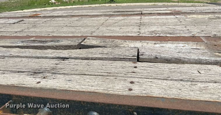 image for item DQ7342 1995 Talbert  flatbed trailer