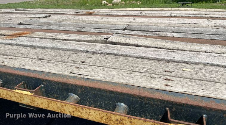 image for item DQ7342 1995 Talbert  flatbed trailer