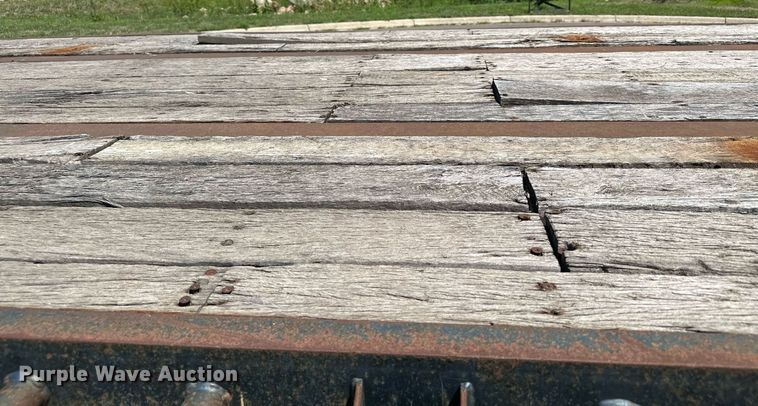 image for item DQ7342 1995 Talbert  flatbed trailer