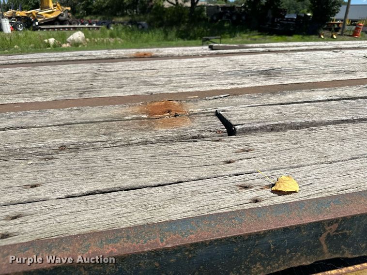 image for item DQ7342 1995 Talbert  flatbed trailer