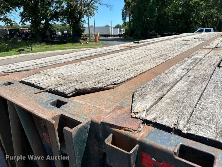 image for item DQ7342 1995 Talbert  flatbed trailer
