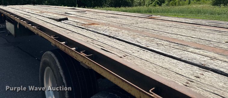 image for item DQ7342 1995 Talbert  flatbed trailer