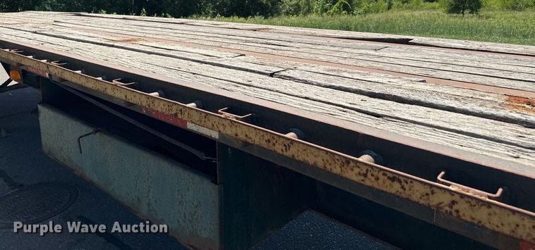 image for item DQ7342 1995 Talbert  flatbed trailer